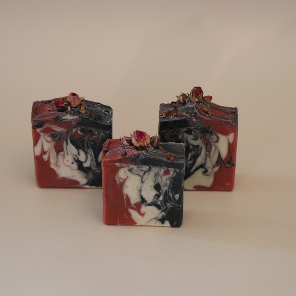 "Posie" Rose Clay & Activated Charcoal Artisan Soap Bar - Picture 2 of 9